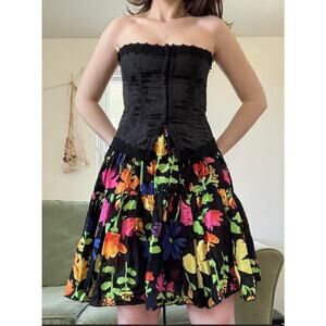 Old Navy black floral tiered skirt made of cotton with an elastic waistband M